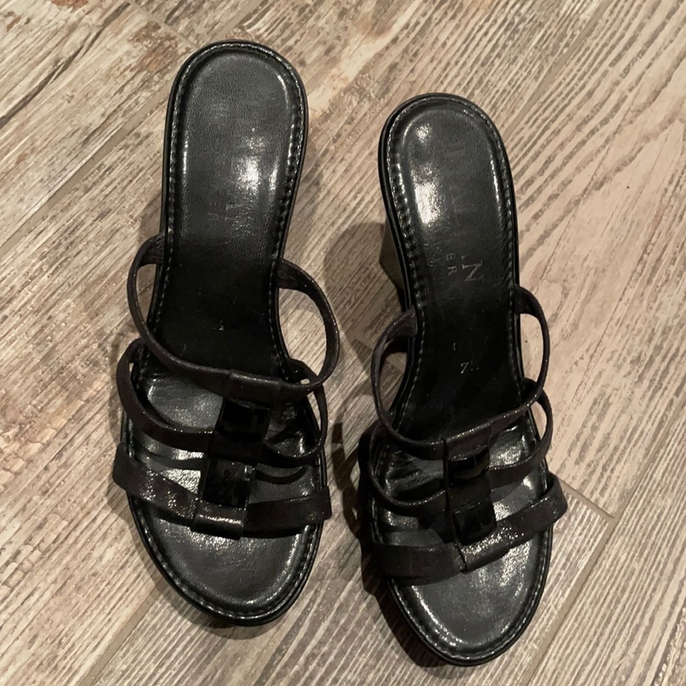 Black wedges